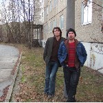 Rolf Niebel und Thilo Schmidt vor dem Funkhaus Nalepastraße in Berlin