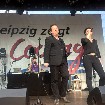 Sebastian Krumbiegel und Co-Moderatorin Griseldis Wenner auf dem Courage-Zeigen-Festival in Leipzig
